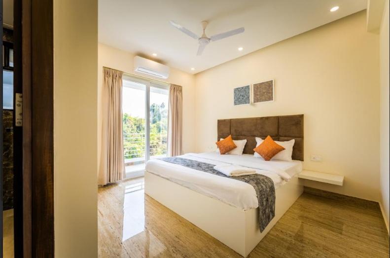 Lavish Apartments With Swimming Pool Near Candolim Beach Marmagao Exterior foto