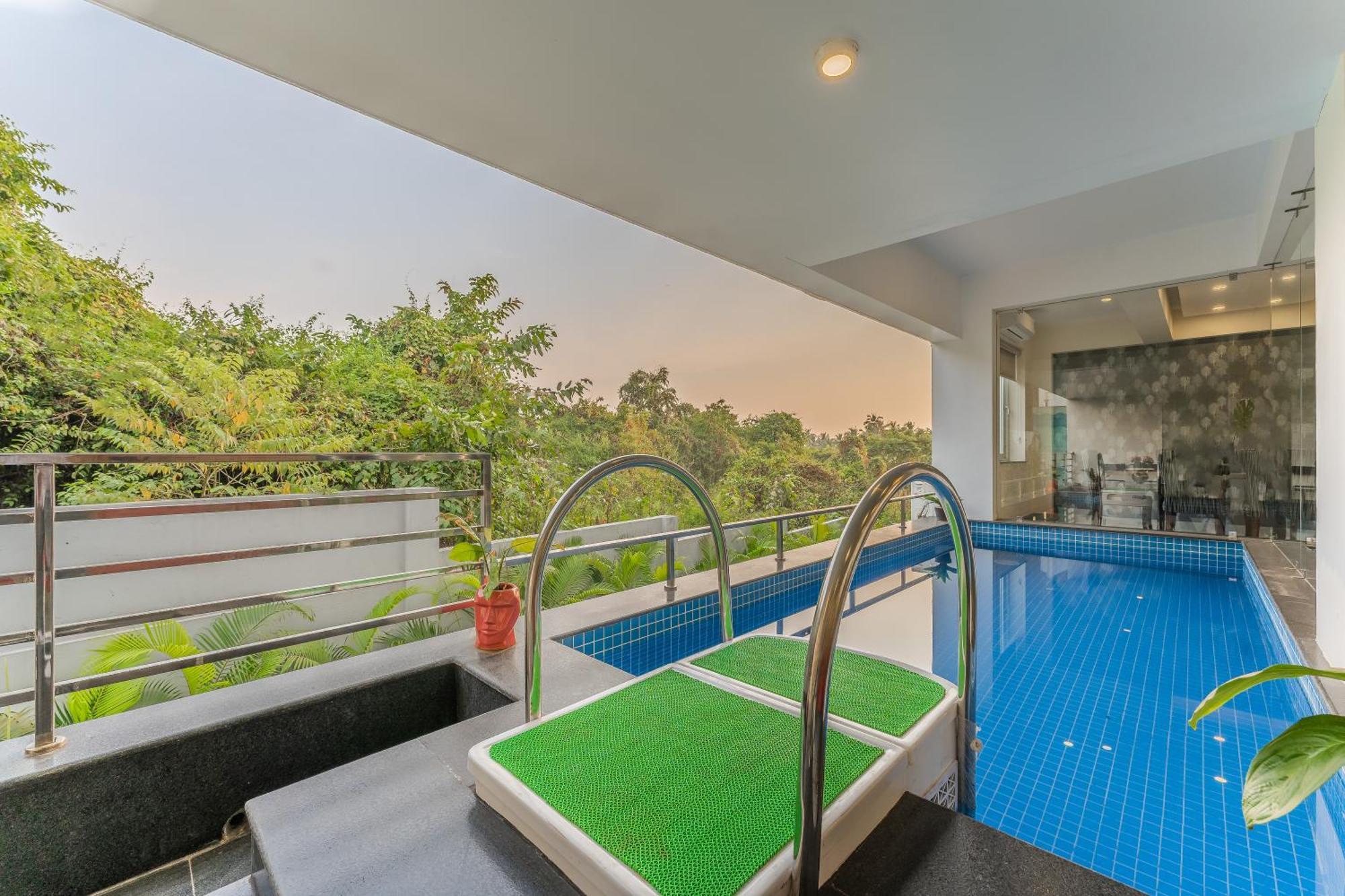 Lavish Apartments With Swimming Pool Near Candolim Beach Marmagao Exterior foto